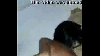 Сисястая шлюха-блондинка трогает багровые соски перед камерой
